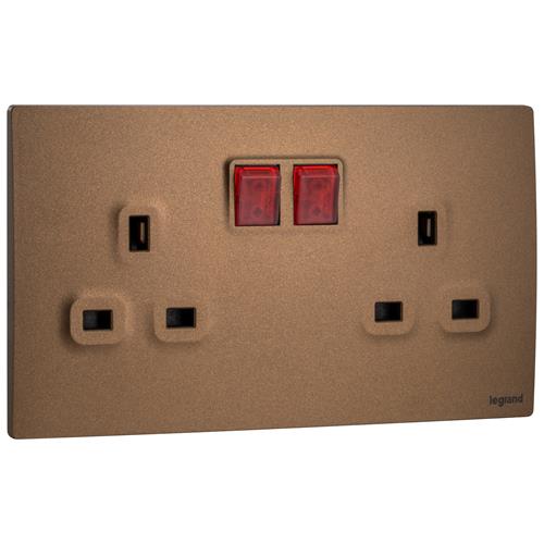 DB 2G  13A SP SW SOCKET +LED