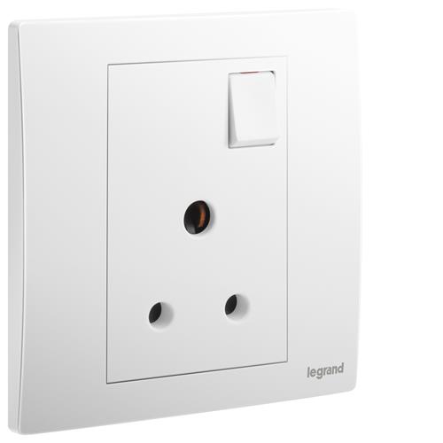 1G BS 5A SWITCHED SOCKET
