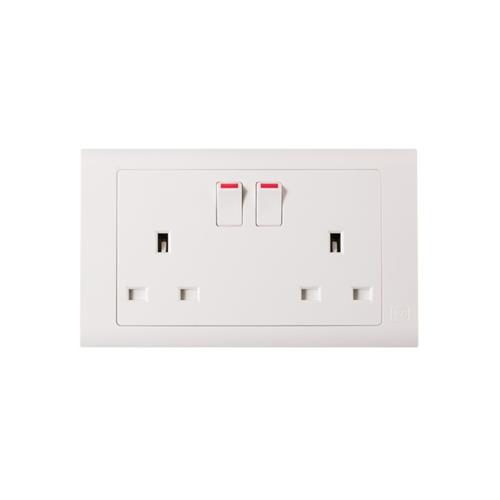 13A TWIN DP.SWITCHED SOCKET ESSENTIALS